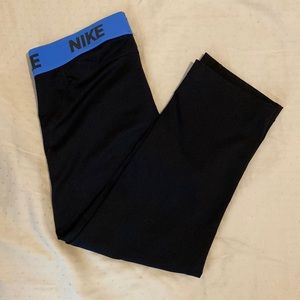 Women’s Nike Capri Leggings Dri-Fit